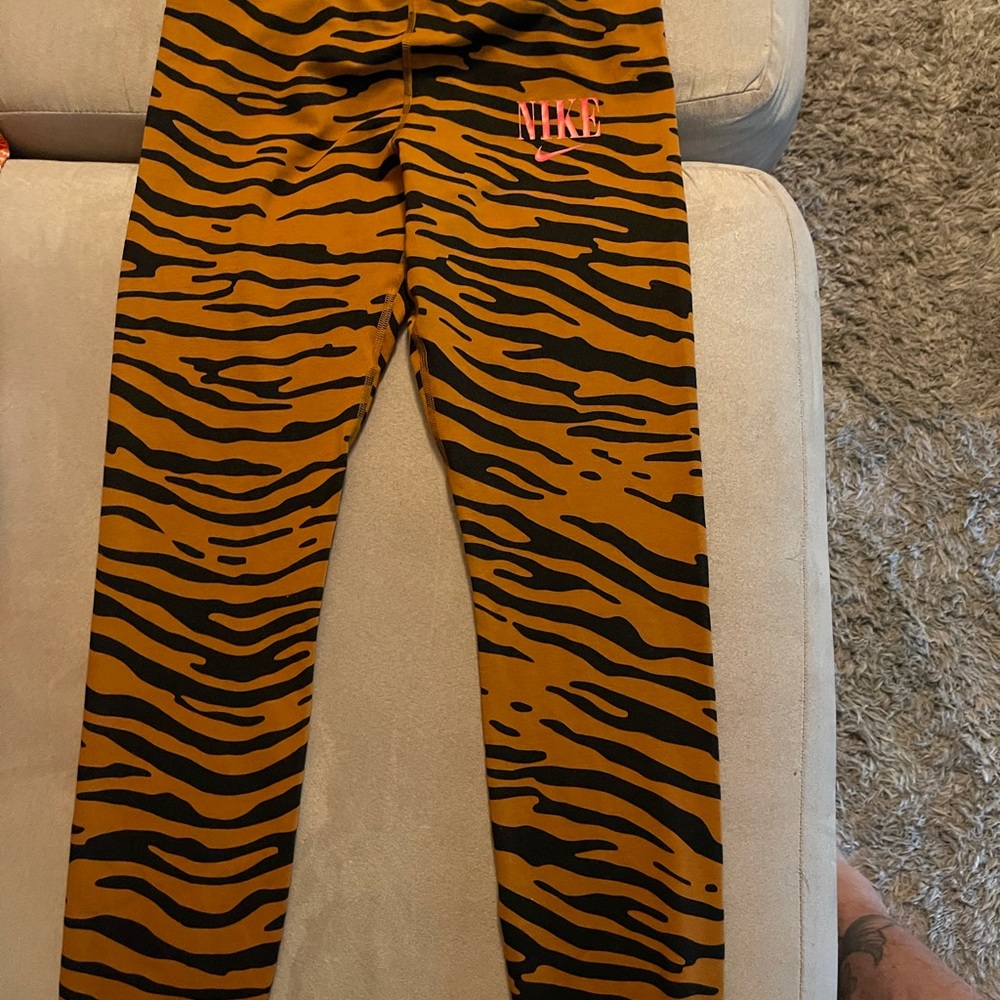 ROCKER CHIC’ :NIKE:TIGER STRIPED LEGGINGS (small)